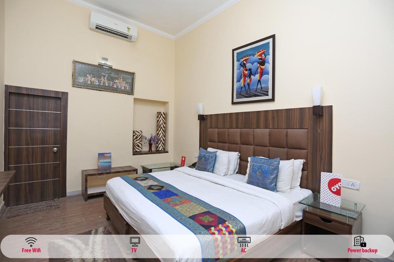 โอโย 15201 เดอะ มาร์ค บลู Hotel Tajganj ภายนอก รูปภาพ