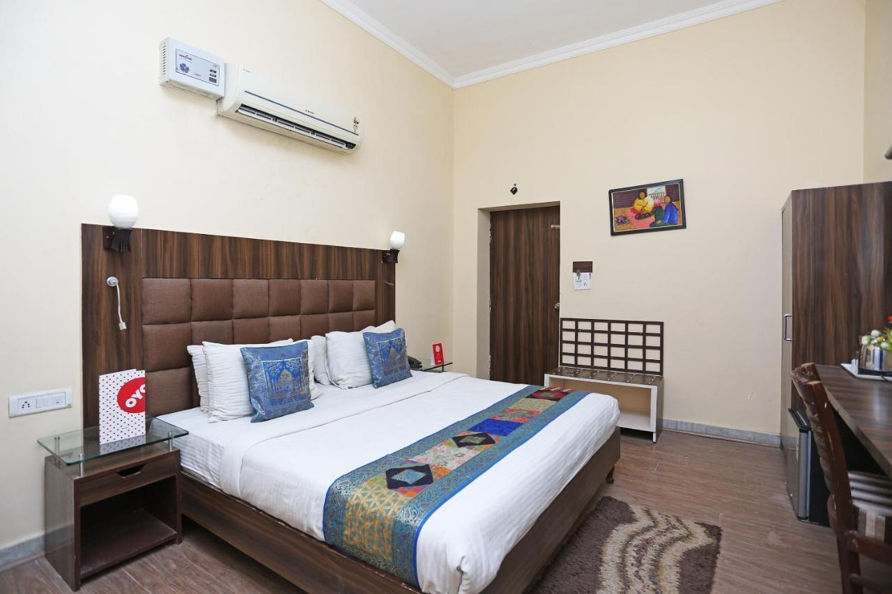โอโย 15201 เดอะ มาร์ค บลู Hotel Tajganj ภายนอก รูปภาพ